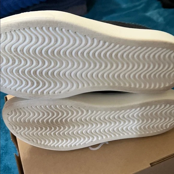 Allbirds Teal and Black Casual Sneakers - Picture 4 of 5